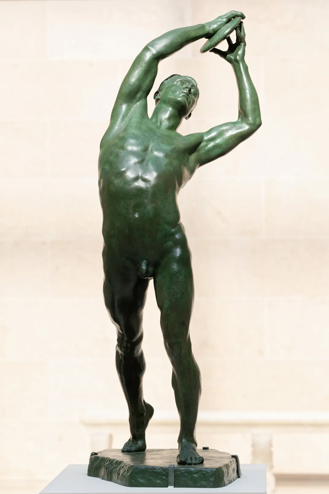 Discuss thrower statue